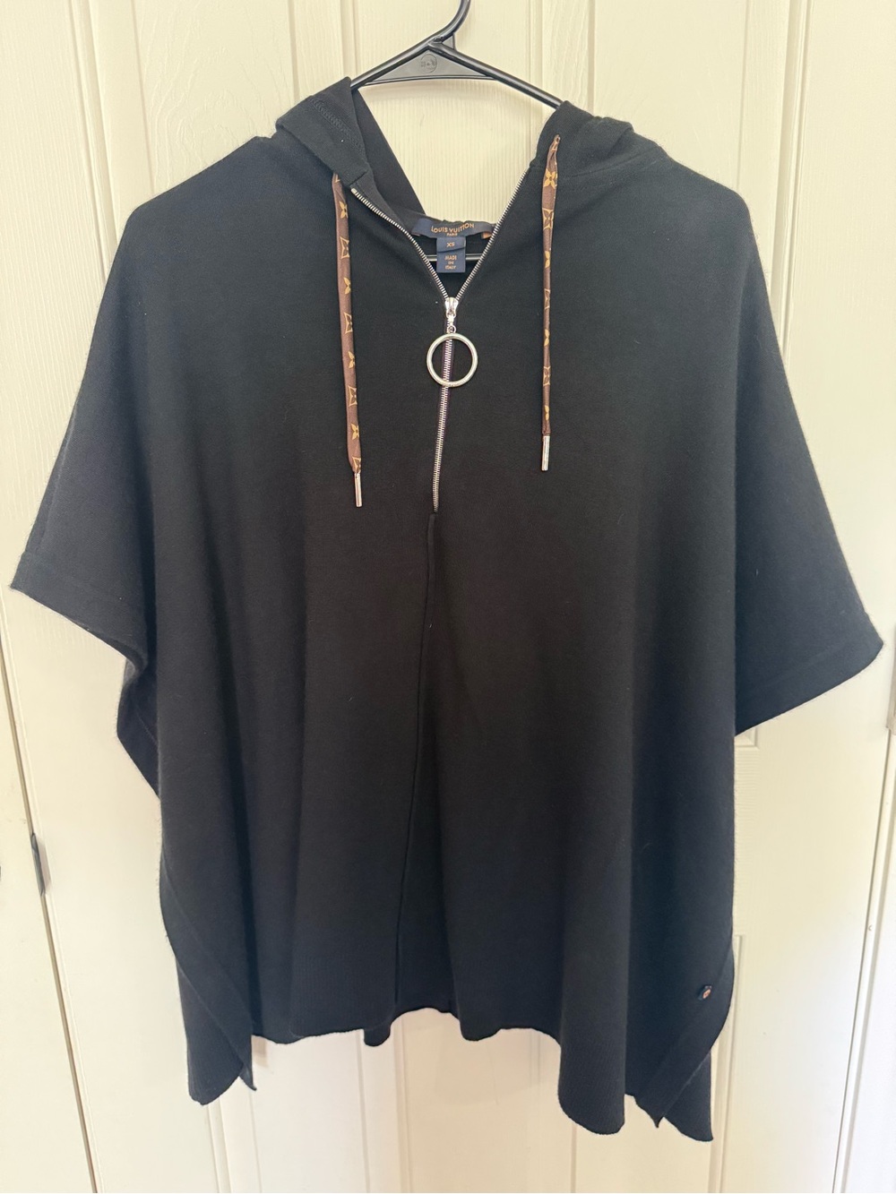 Louis Vuitton Womens Travel Kit Cashmere Cape